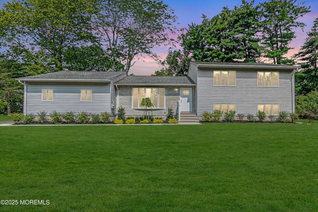 Backyard, Exterior, Facade, Split Level