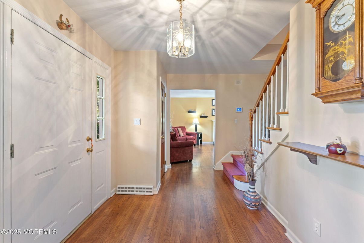 Interior, Pendant Lights, Wood Texture Flooring
