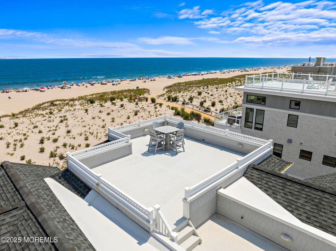 Exterior, Pool, Water