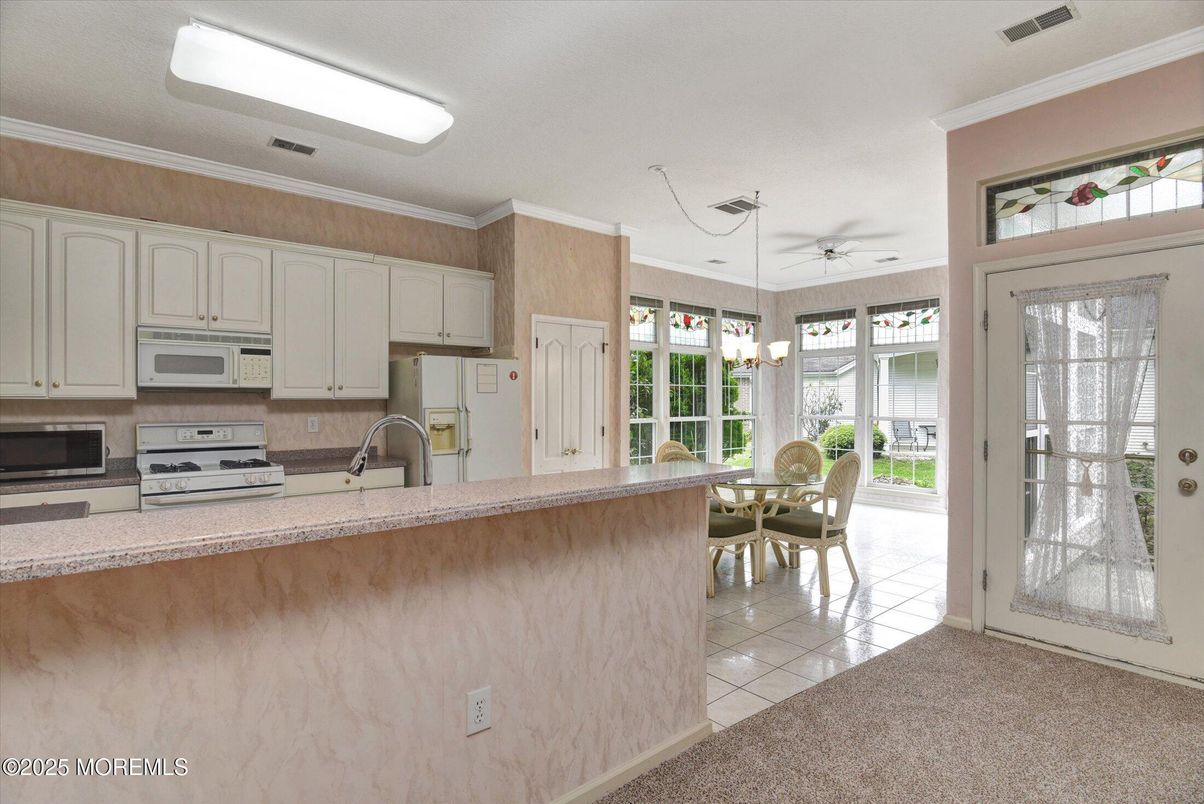 Dining room, Interior, Kitchen, Pendant Lights