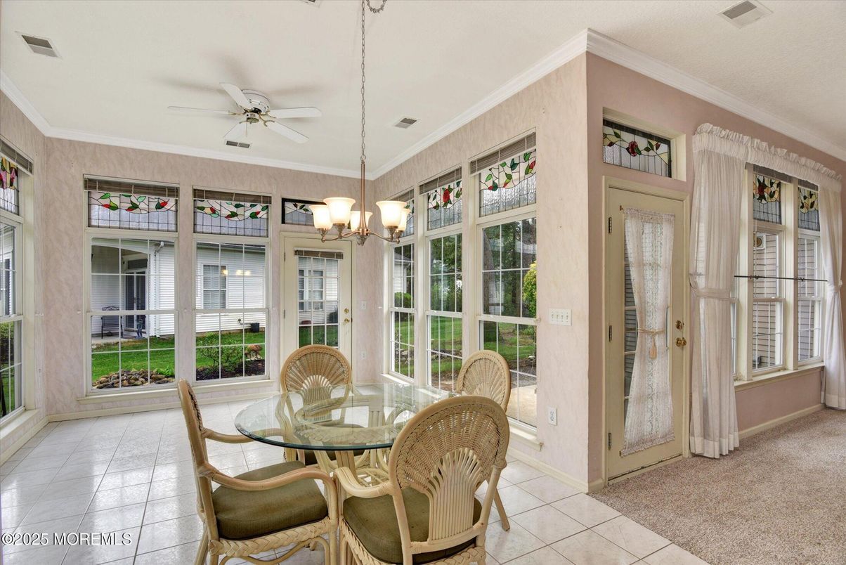 Chandelier, Dining room, Interior, Pendant Lights