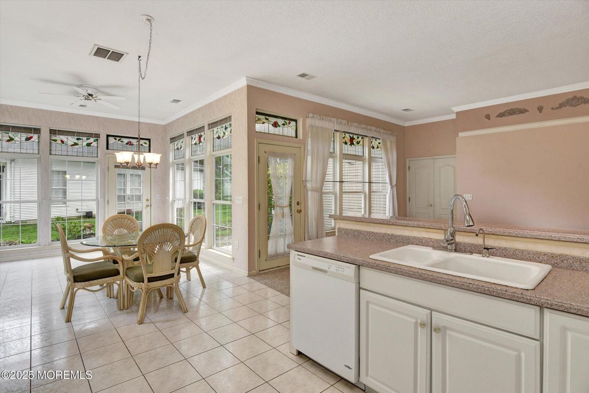 Chandelier, Dining room, Interior, Kitchen