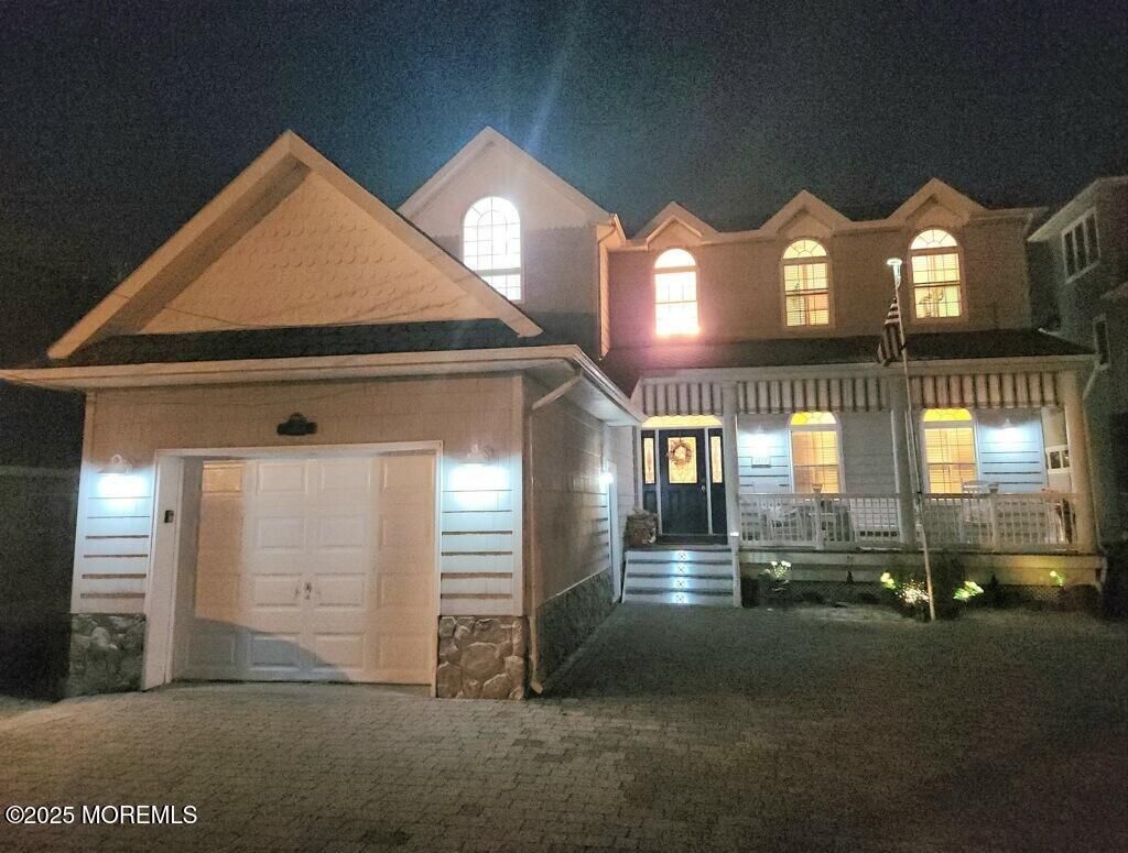 Exterior, Facade, American Craftsman