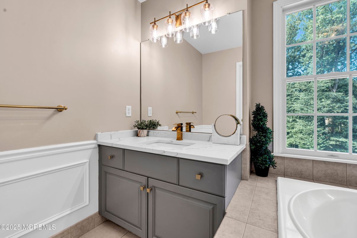 Bathroom, Dual Sink Vanities, Interior
