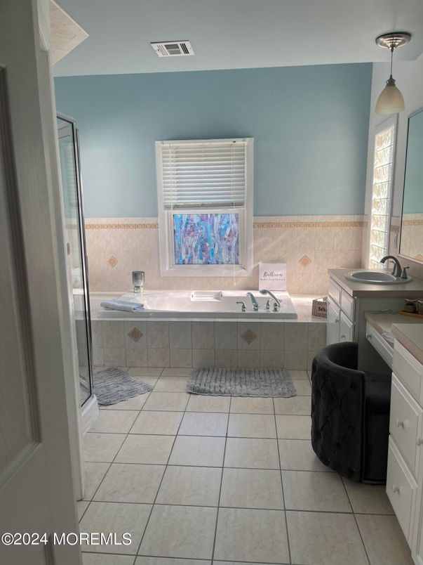 Bathroom, Interior, Pendant Lights