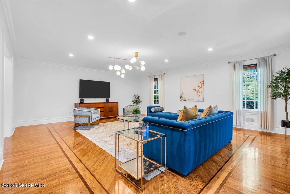 Interior, Living room, Pendant Lights, Recessed Lighting, Wood Texture Flooring