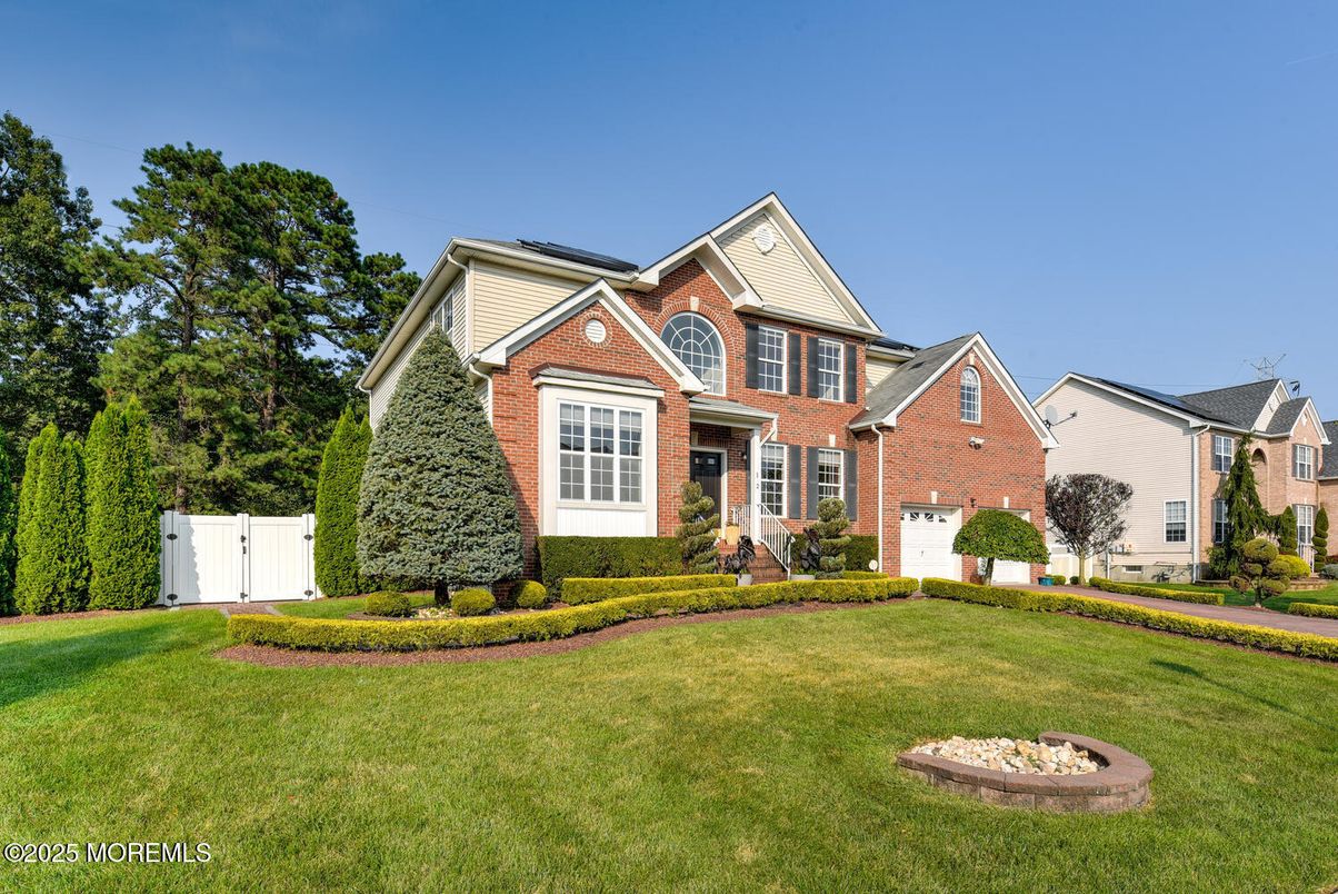 Attached, Backyard, Exterior, Facade, Brick Facade, Solar Panels, Brick Traditional