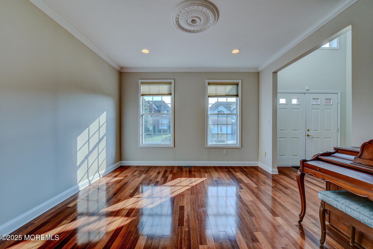 Interior, Piano, Recessed Lighting, Wood Texture Flooring