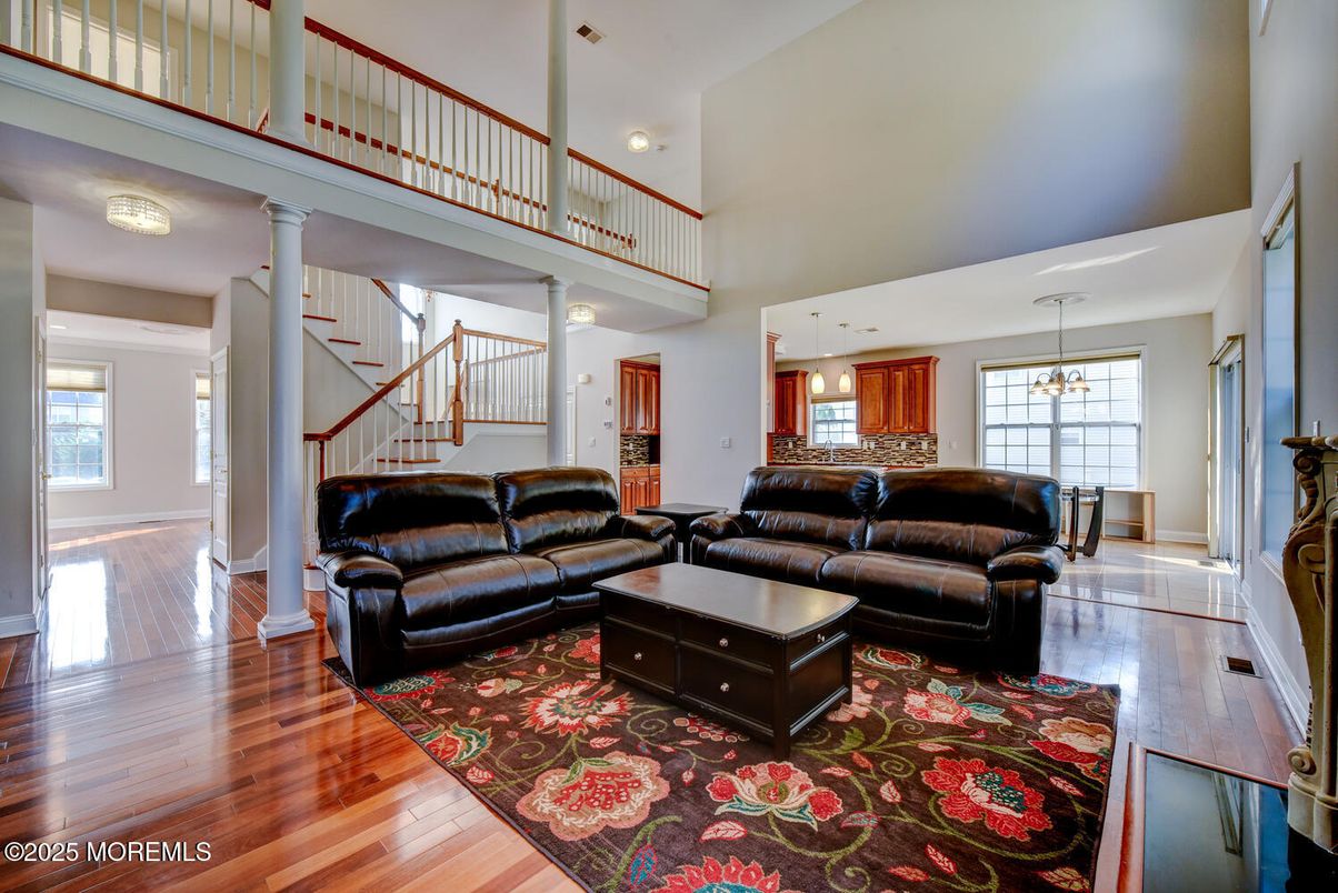 Interior, Living room, Pendant Lights, Recessed Lighting, Wood Texture Flooring