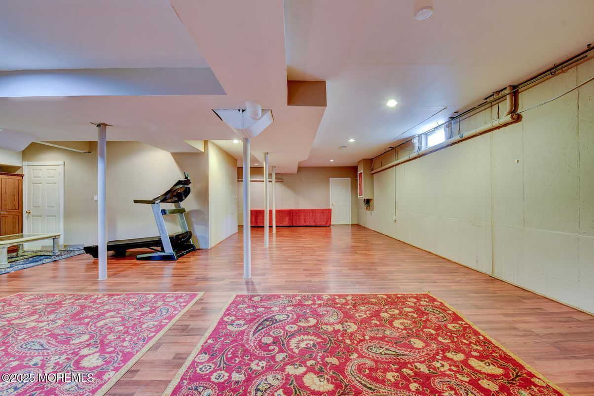 Fitness Equipment, Interior, Recessed Lighting, Wood Texture Flooring