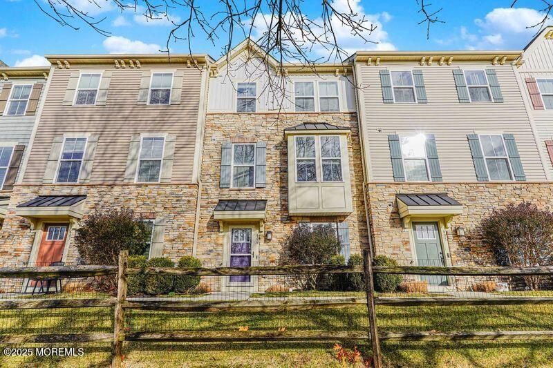 Exterior, Facade, Brick Facade, Rowhouse