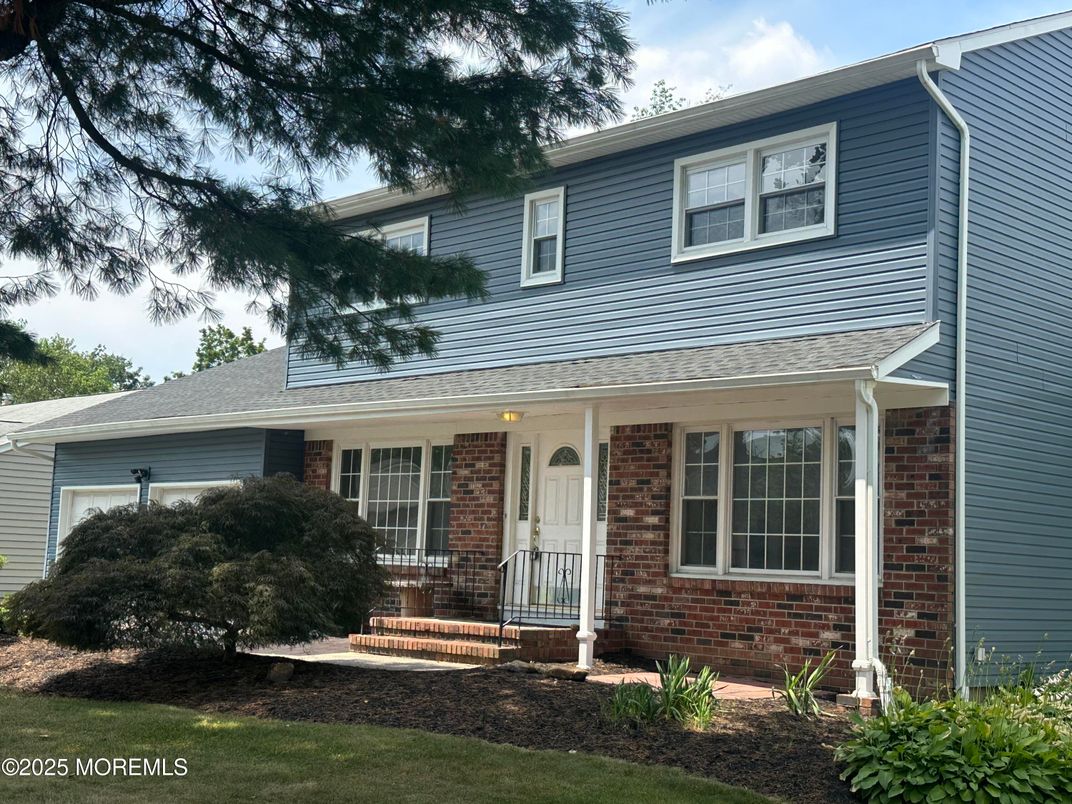 Attached, Exterior, Facade, Brick Facade, Cape Cod