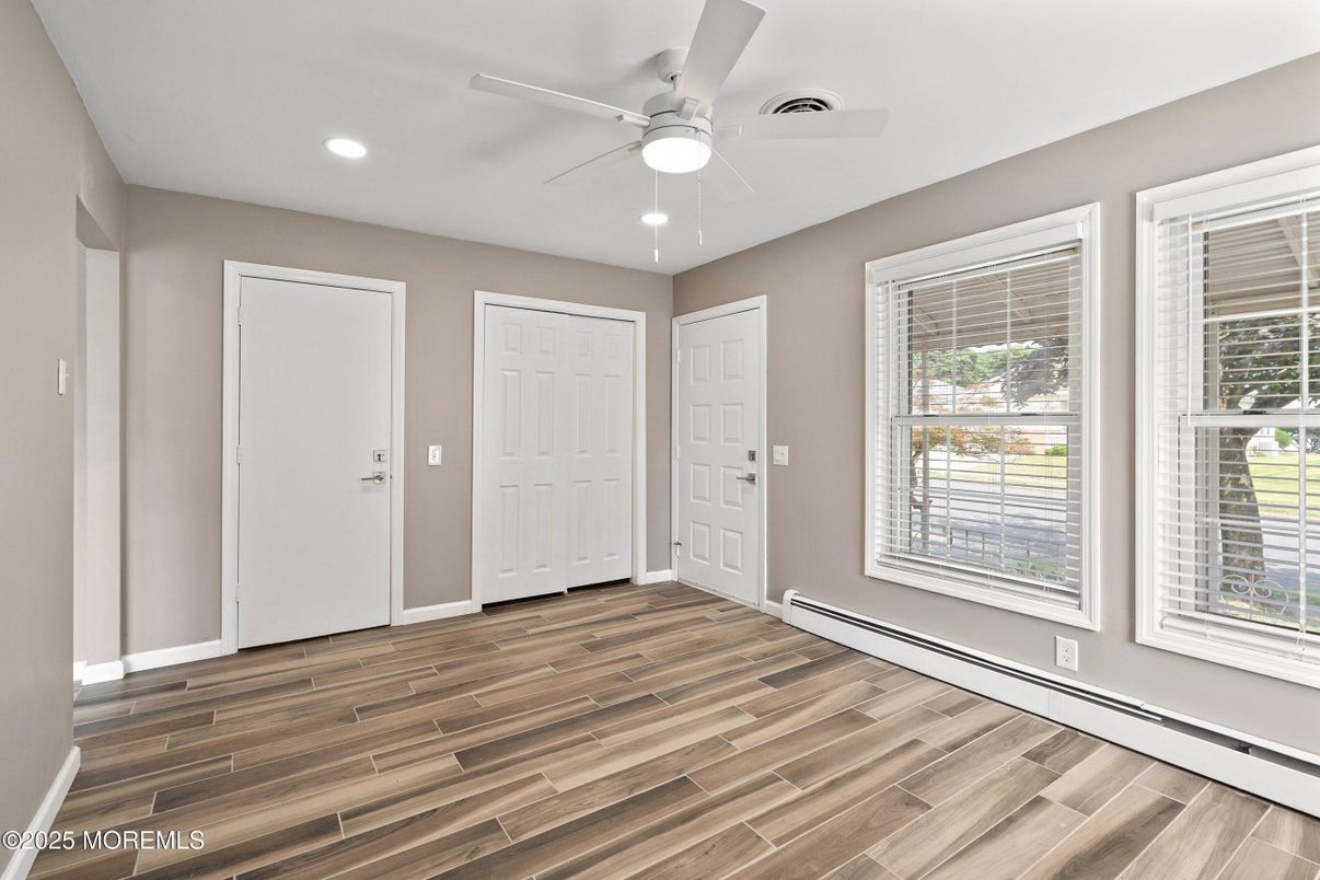Empty room, Interior, Recessed Lighting, Wood Texture Flooring