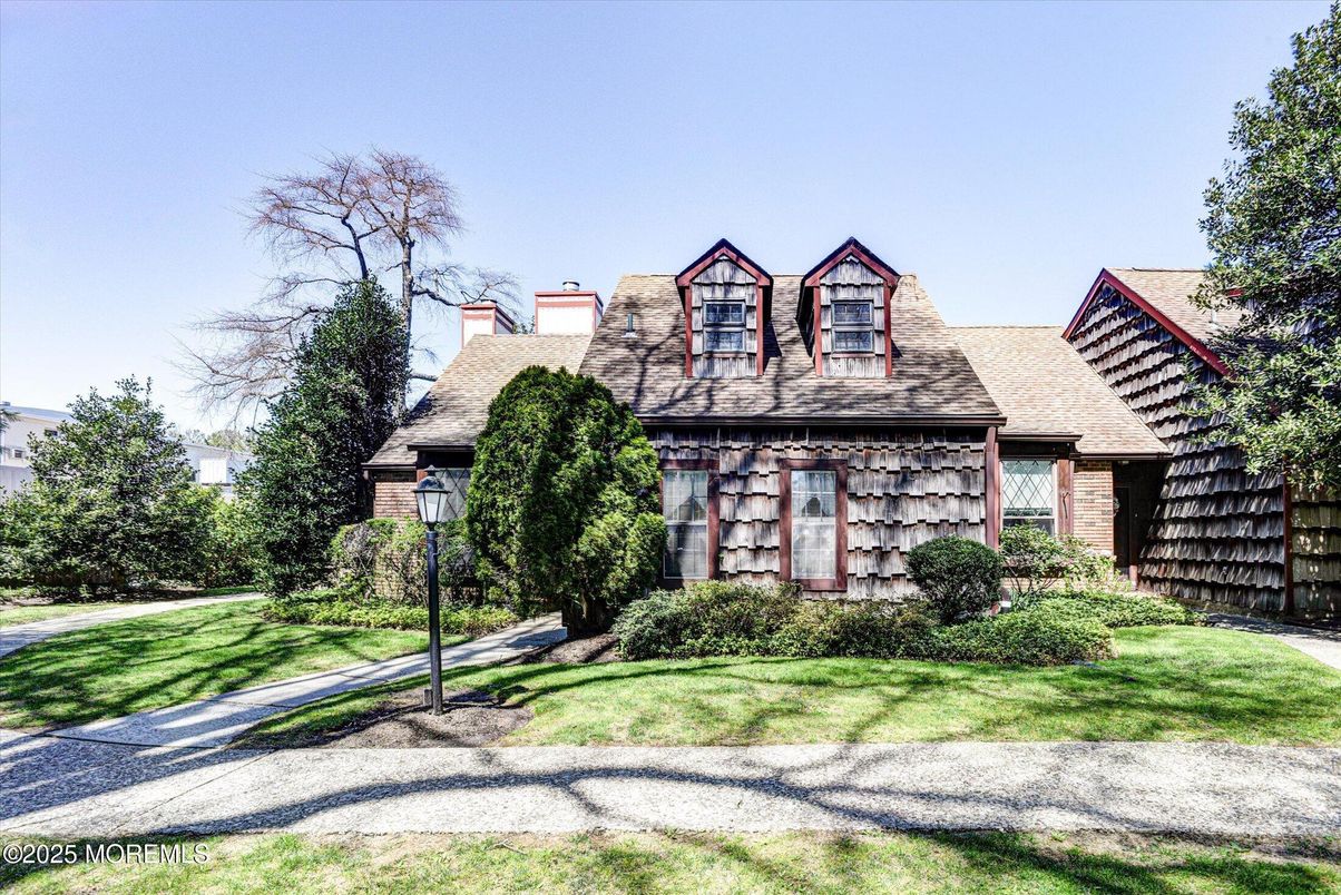 Exterior, Facade, Cape Cod