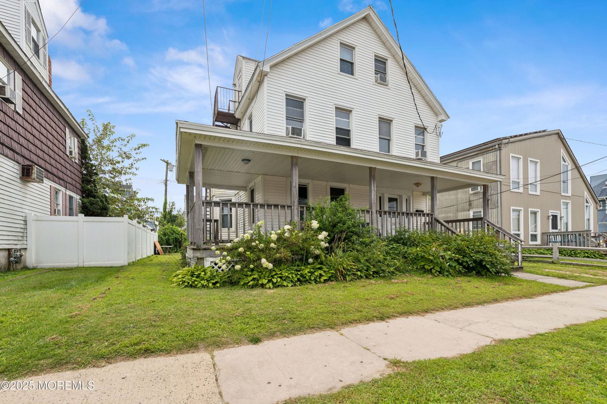 Backyard, Exterior, Facade, Farmhouse