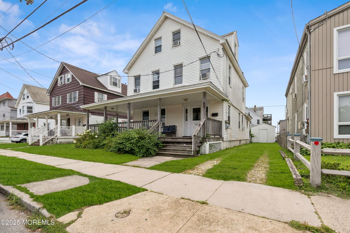 Exterior, Facade, Queen Anne Victorian