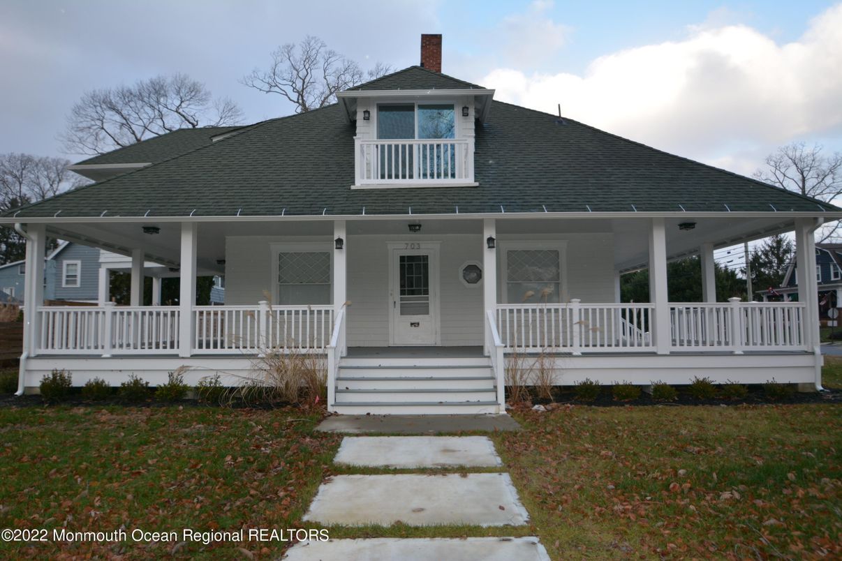Exterior, Facade, Cape Cod