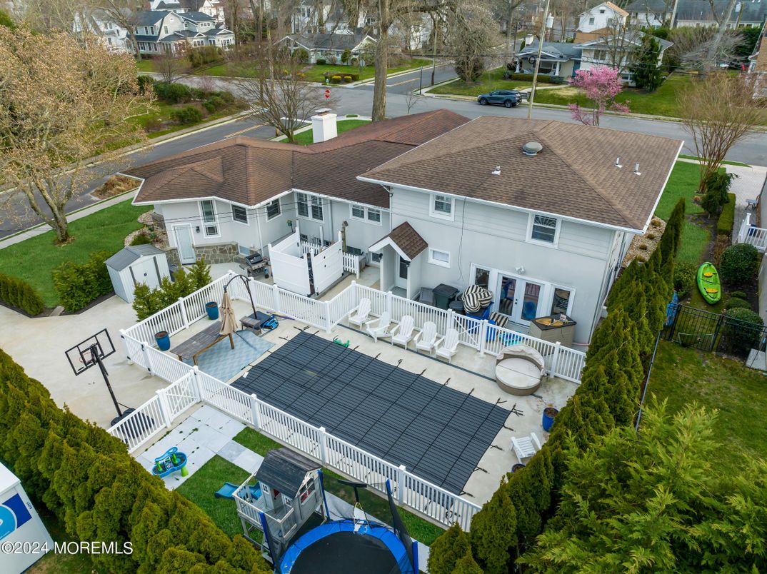 Exterior, Drone