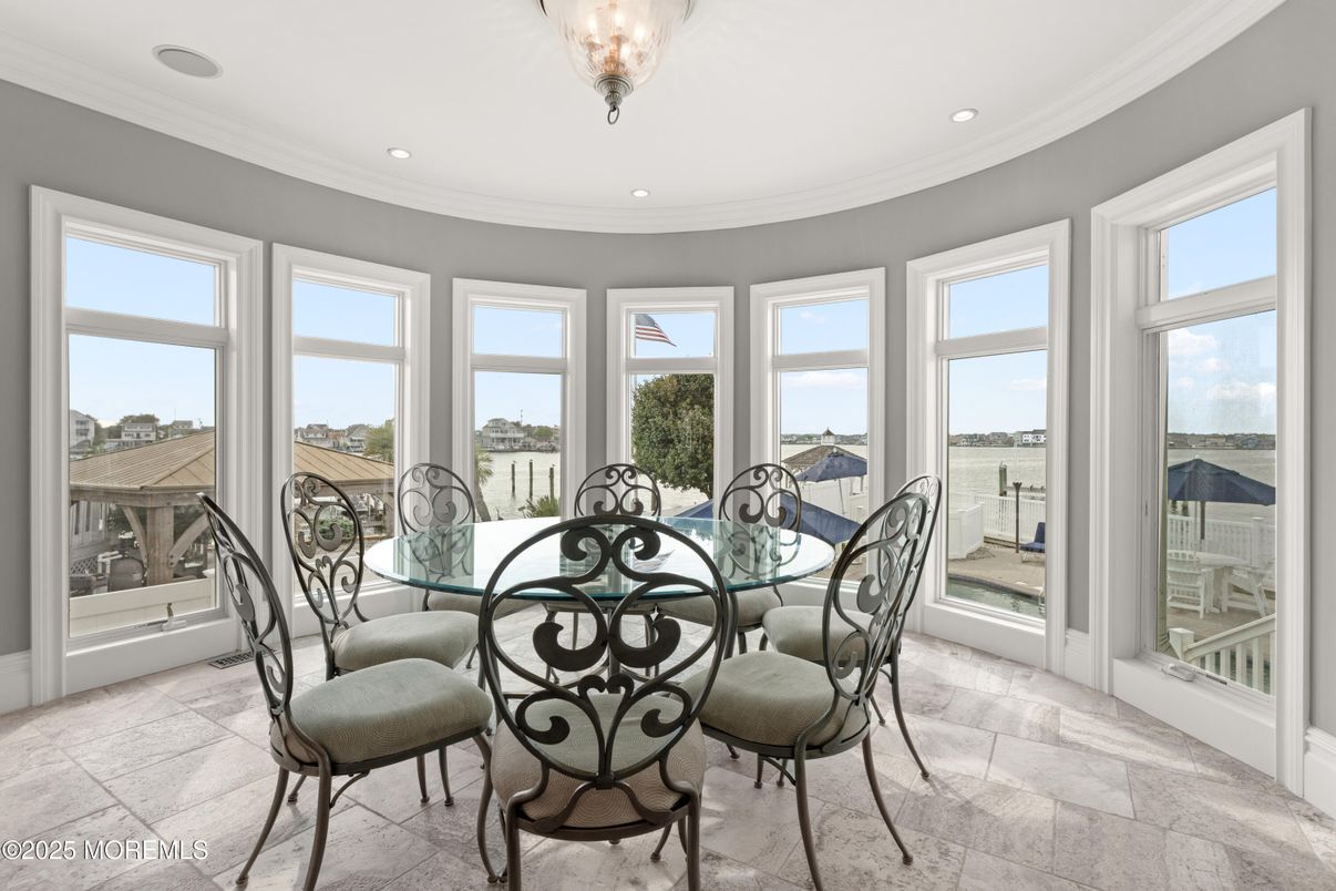 Dining room, Interior, Recessed Lighting