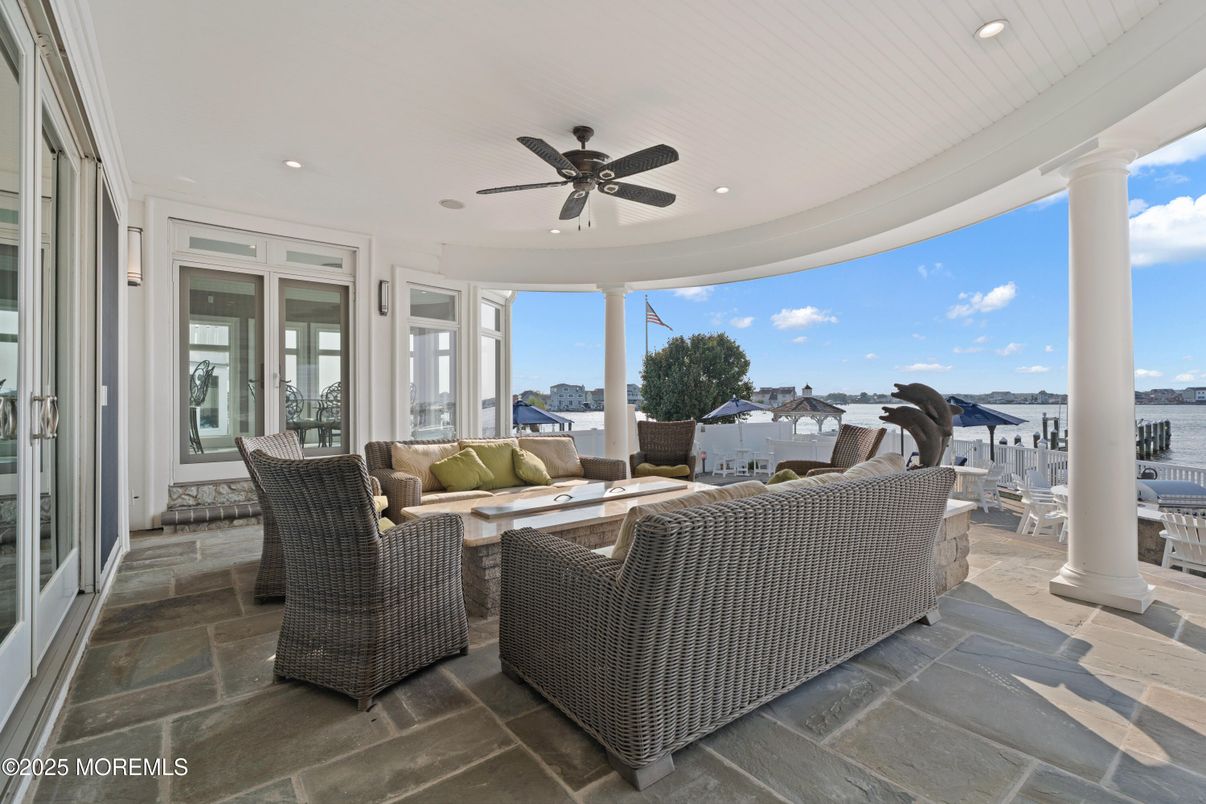Exterior, Recessed Lighting, Water