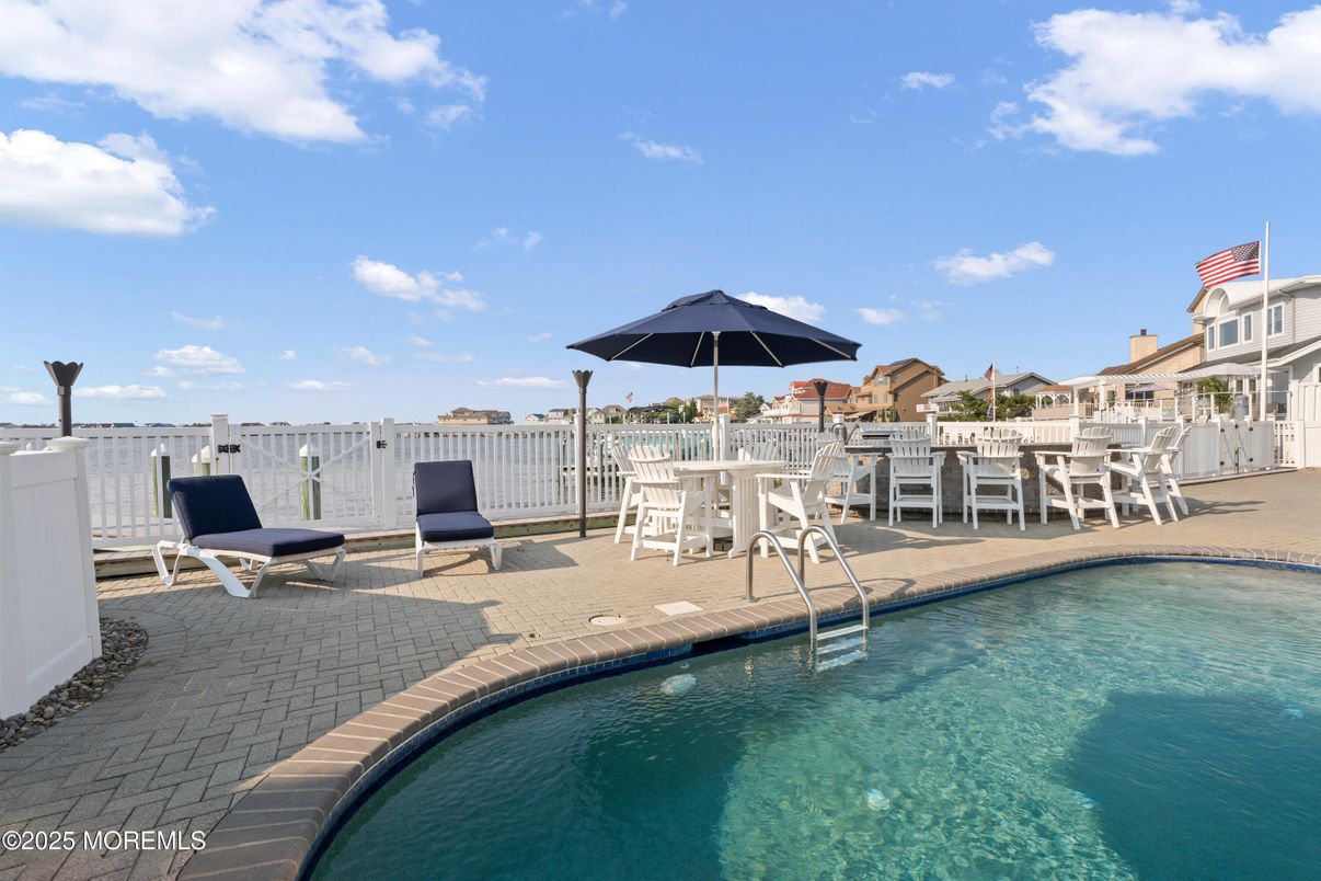 Exterior, Pool, Water