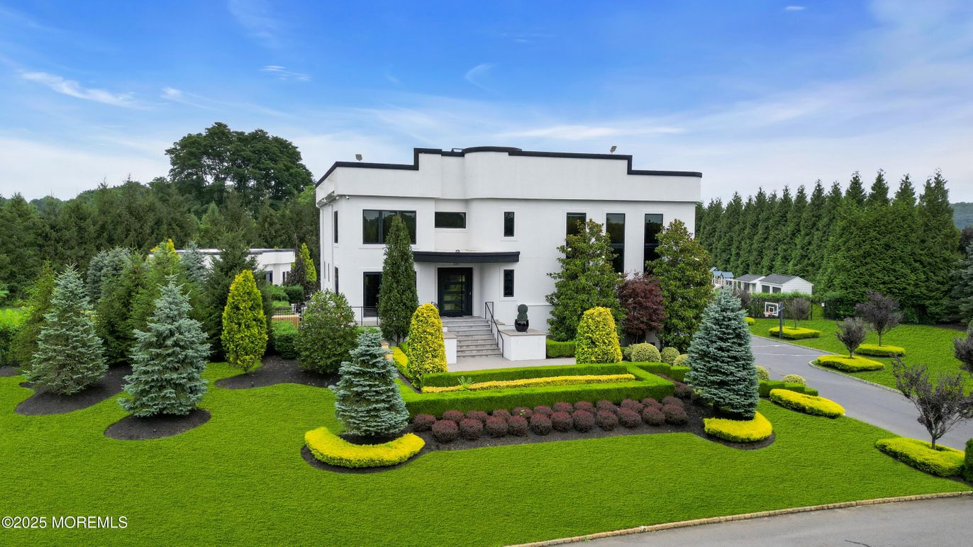 Backyard, Exterior, Facade, Modern