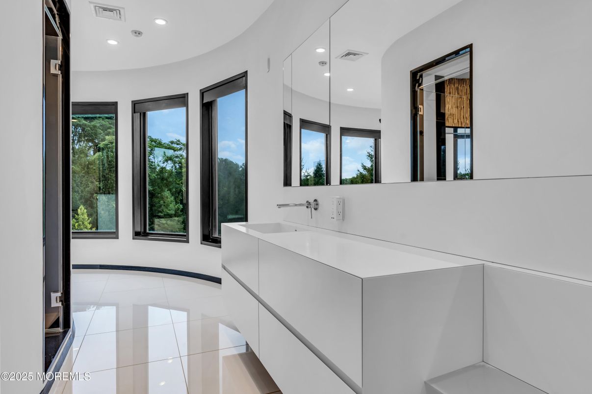 Bathroom, Interior, Recessed Lighting