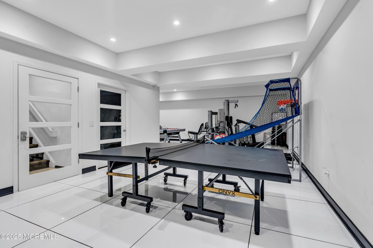 Game Room, Interior, Recessed Lighting