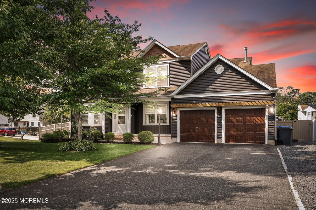 Attached, Exterior, Facade, Log Home