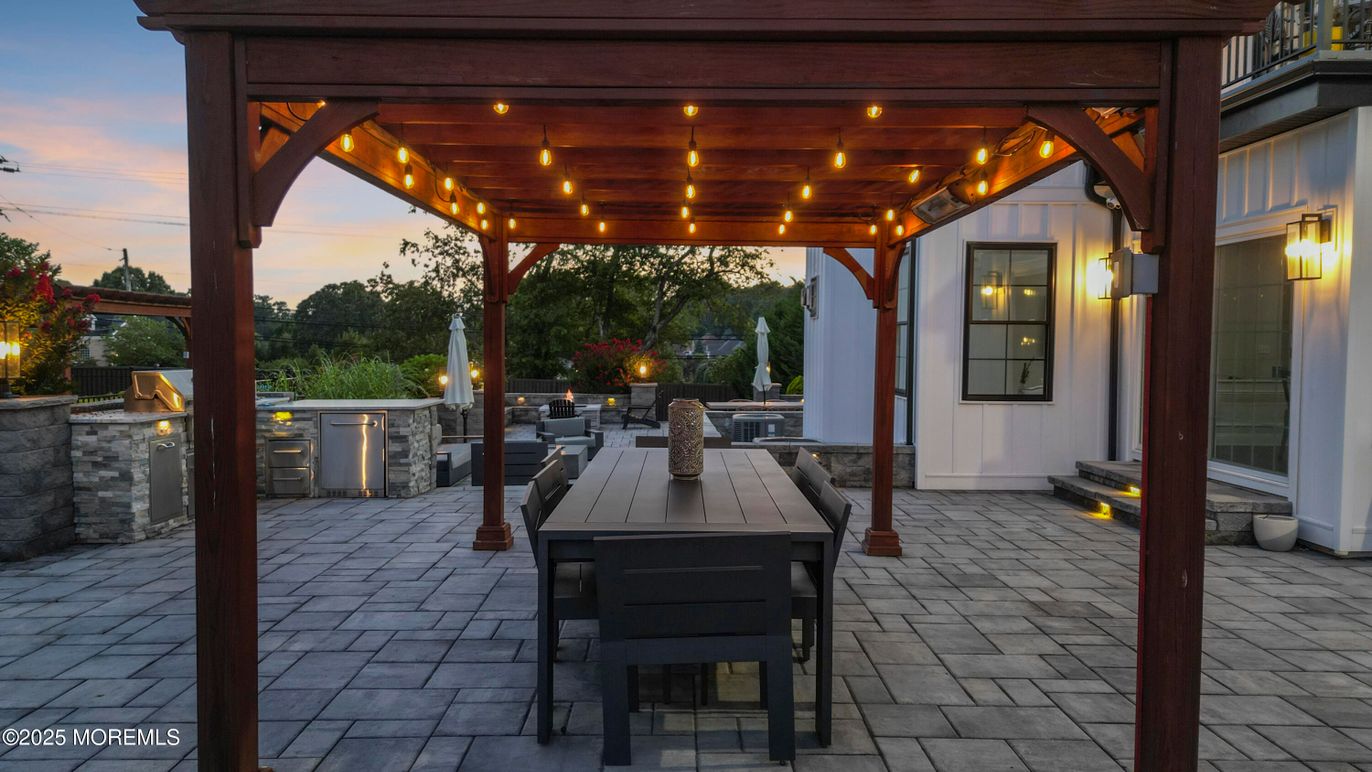 Exterior, Outdoor Kitchen