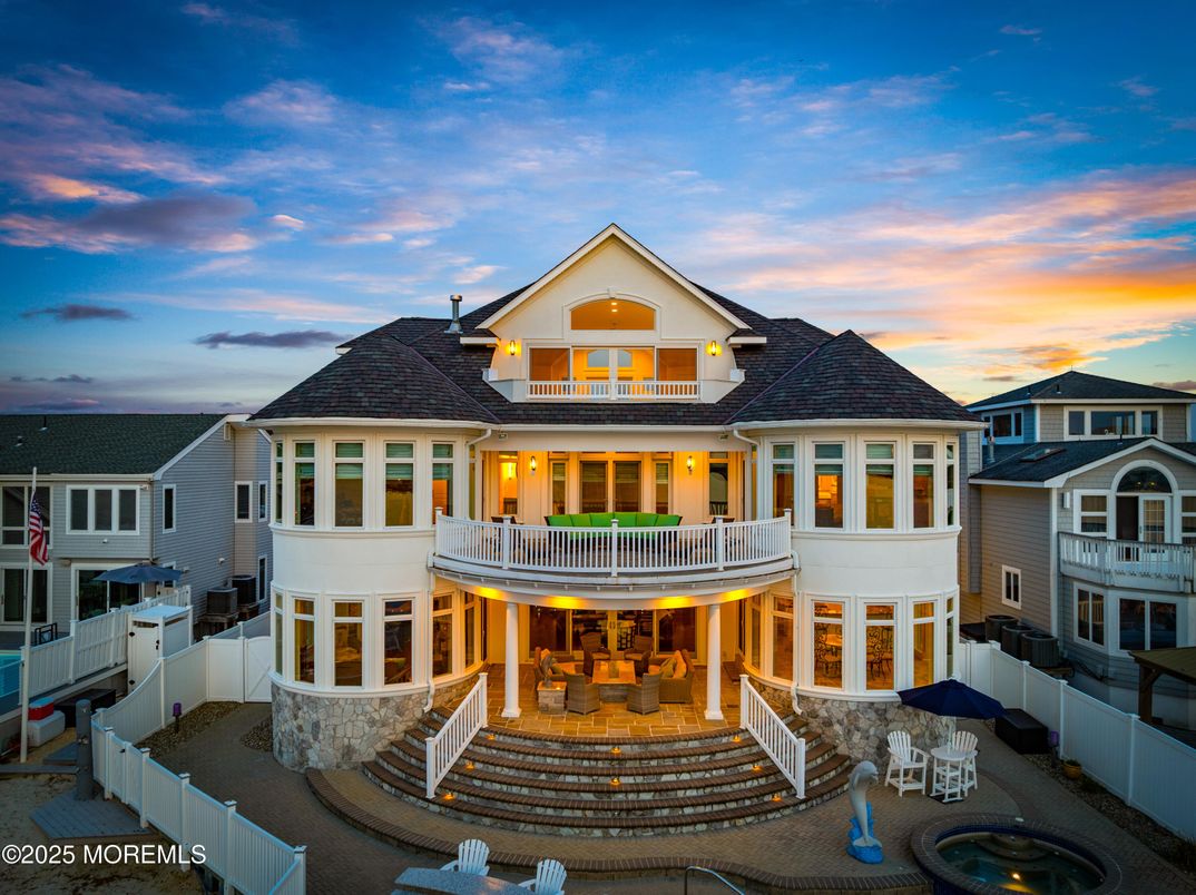 Exterior, Facade, Queen Anne Victorian