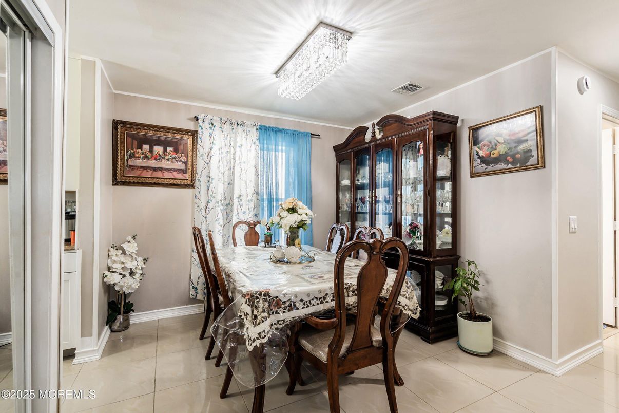 Chandelier, Dining room, Interior