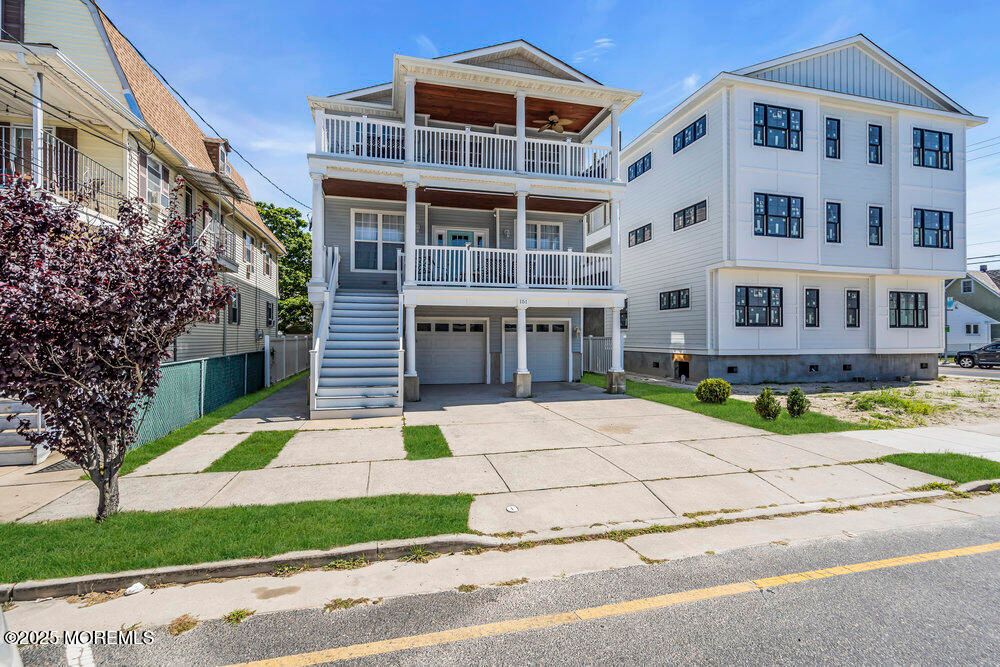 Exterior, Facade, Queen Anne Victorian