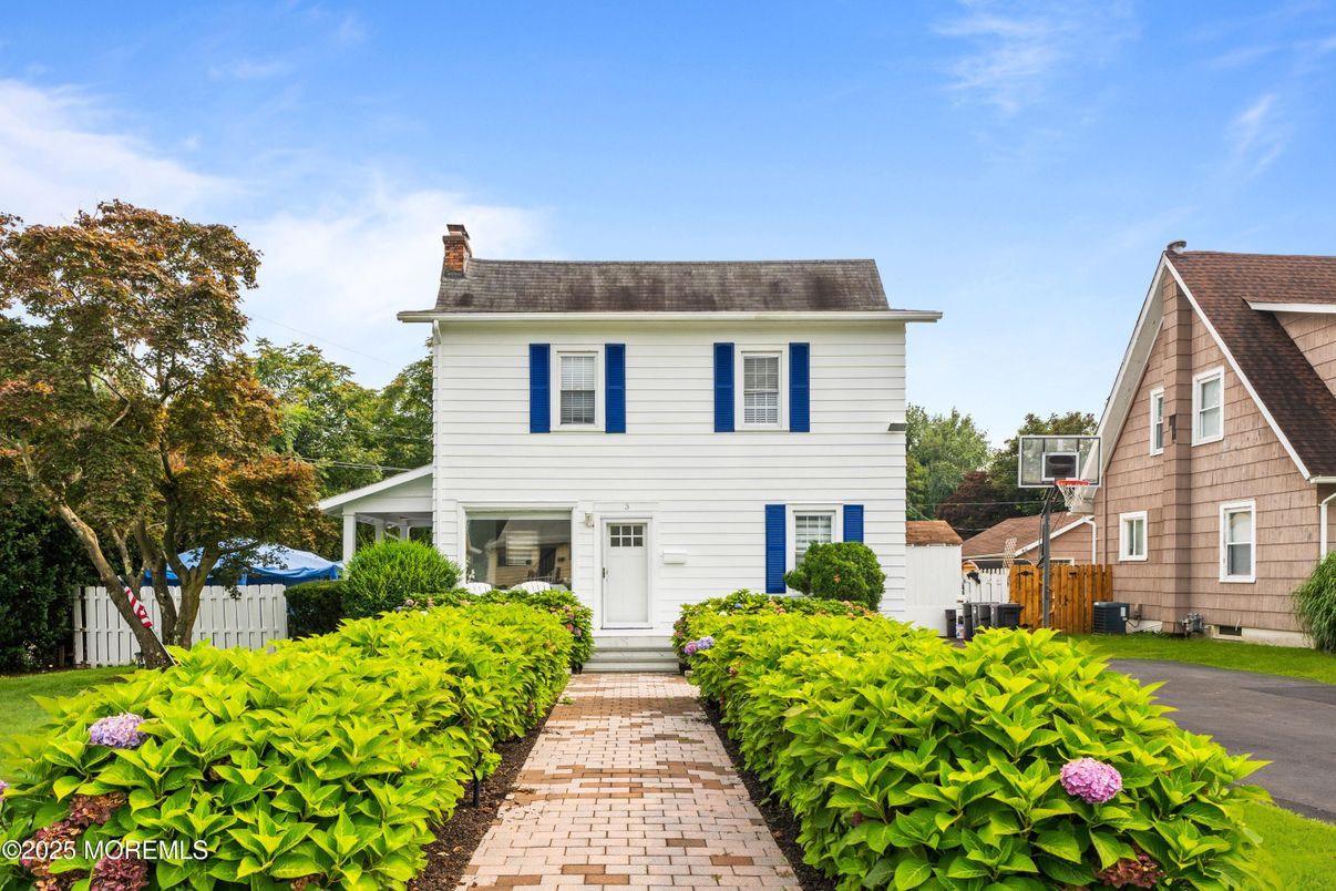 Exterior, Facade, Georgian