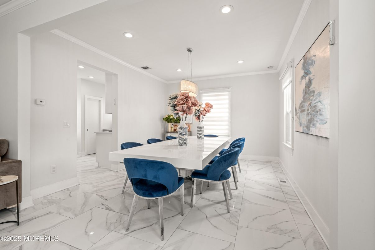 Chandelier, Dining room, Interior, Marble, Recessed Lighting