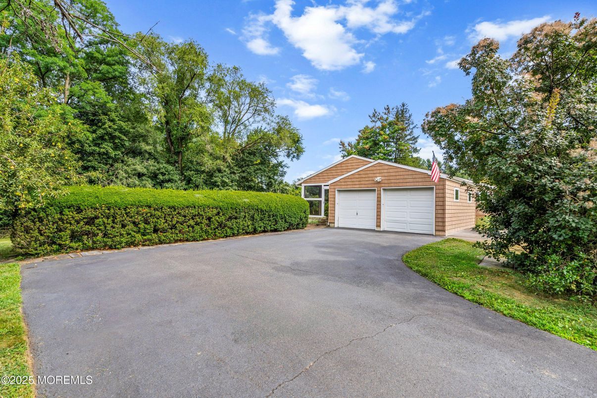 Detached Garage, Exterior