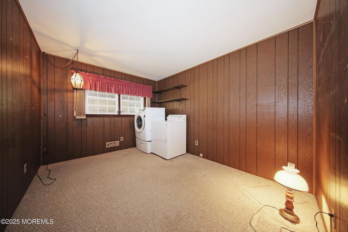 Empty room, Interior, Pendant Lights, Wooden Walls