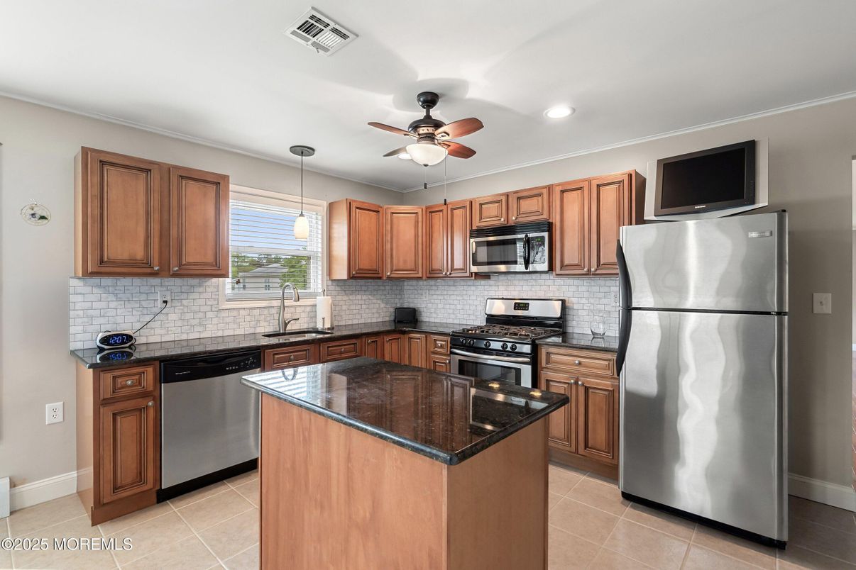 Interior, Kitchen, Pendant Lights, Recessed Lighting, Stainless Steel Appliances