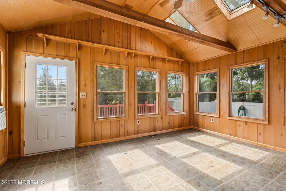 Empty room, Interior, Wooden Beams, Wooden Ceilings, Wooden Walls