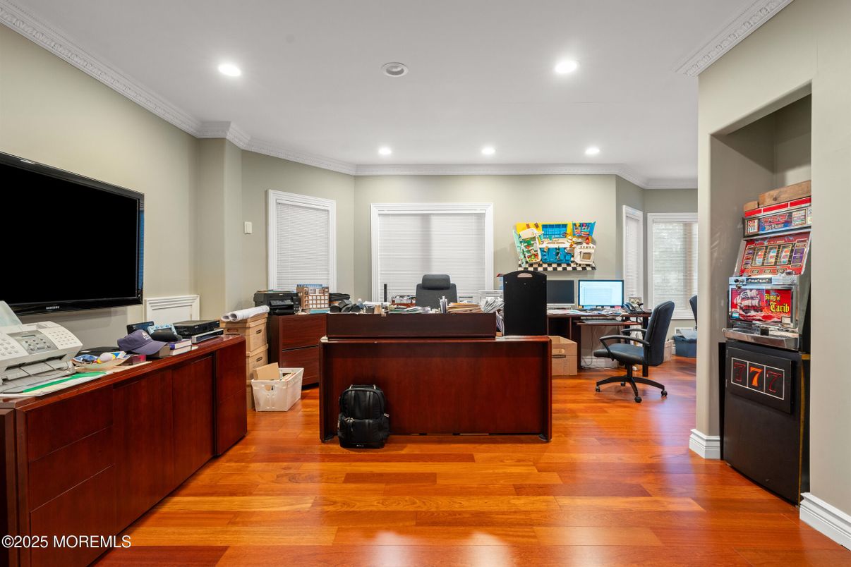 Home Office, Interior, Recessed Lighting, Wood Texture Flooring
