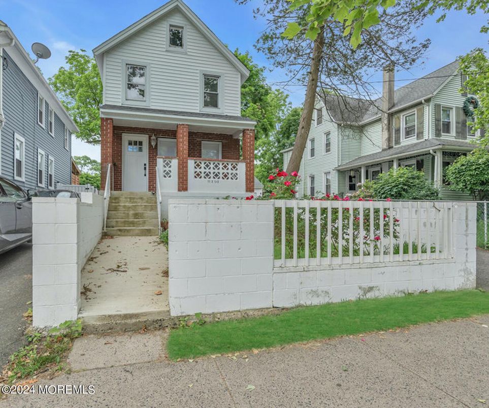 Exterior, Facade, Brick Facade, Queen Anne Victorian