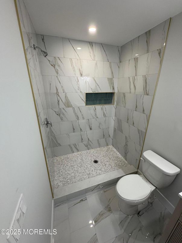 Bathroom, Interior, Marble, Marble Walls, Recessed Lighting