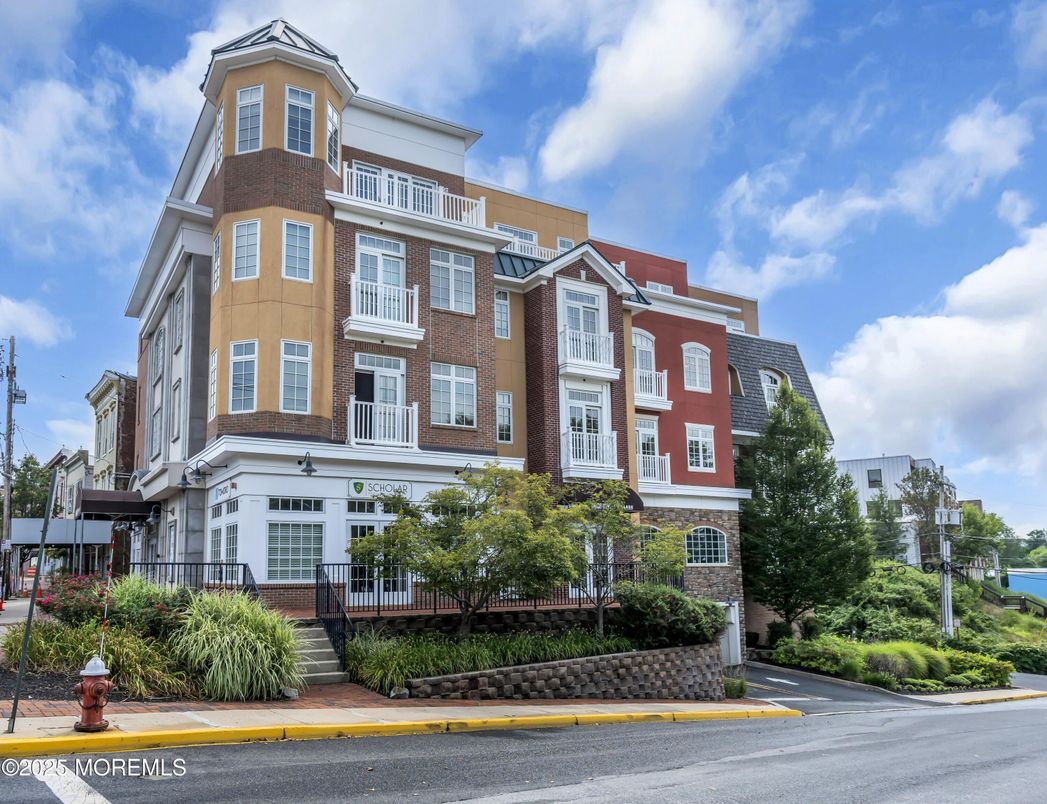 Exterior, Facade, Queen Anne Victorian