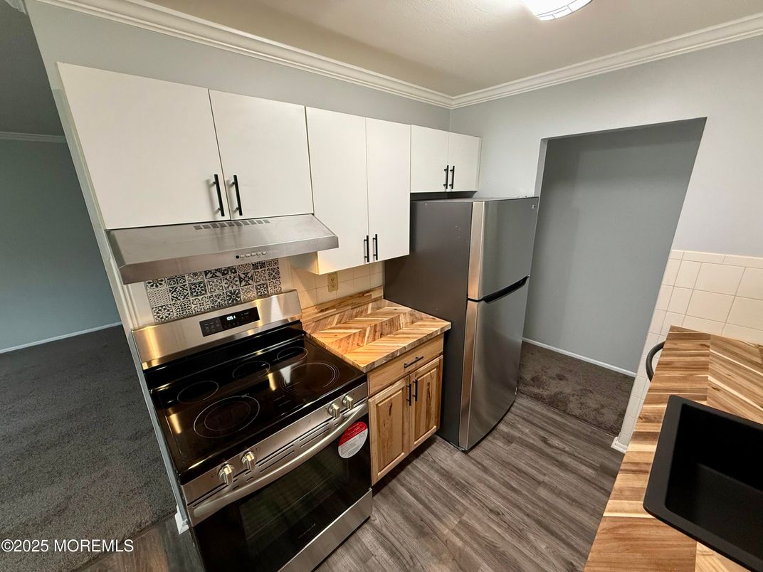 Interior, Kitchen, Stainless Steel Appliances, Wood Texture Flooring