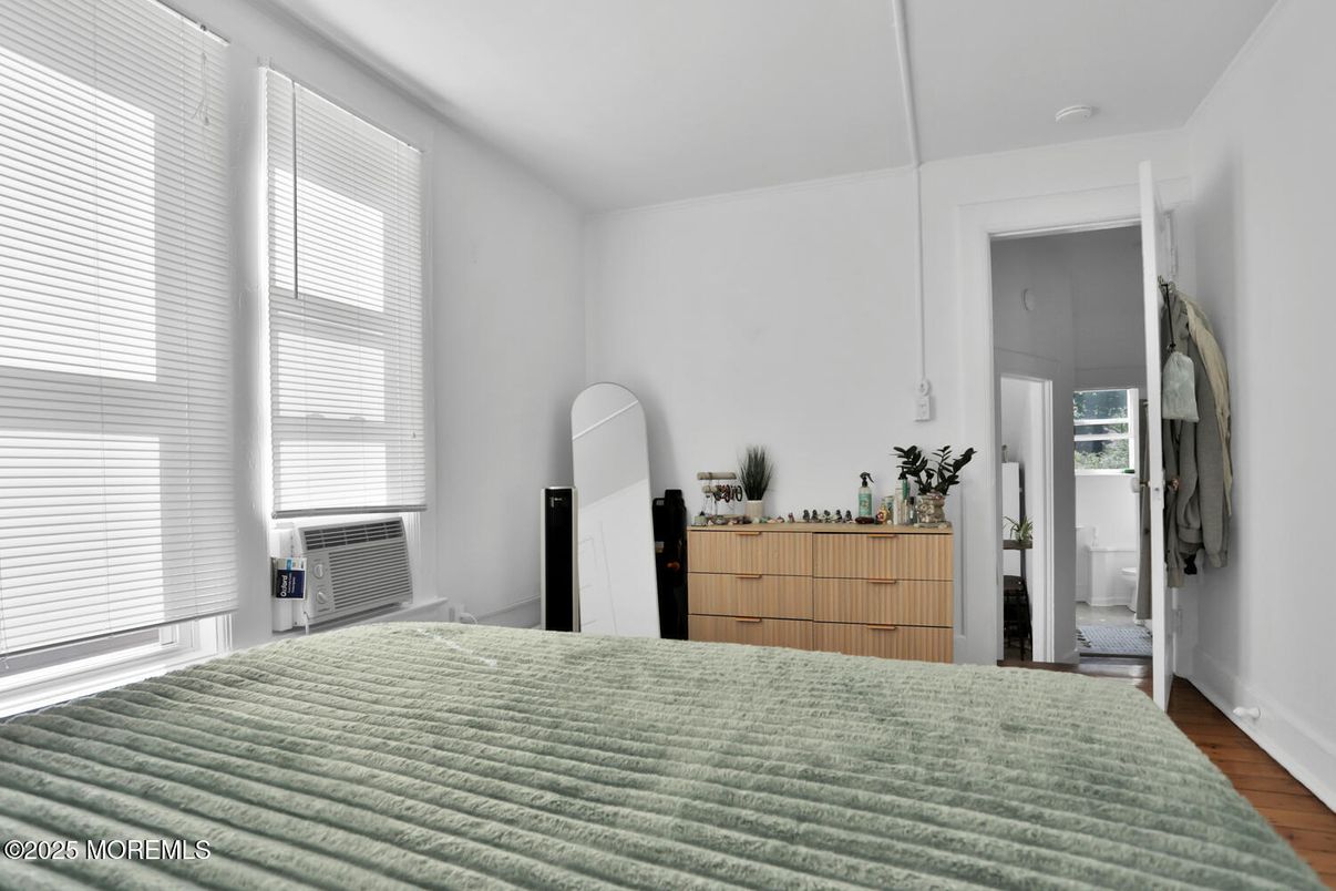 Bedroom, Interior, Pendant Lights, Wood Texture Flooring