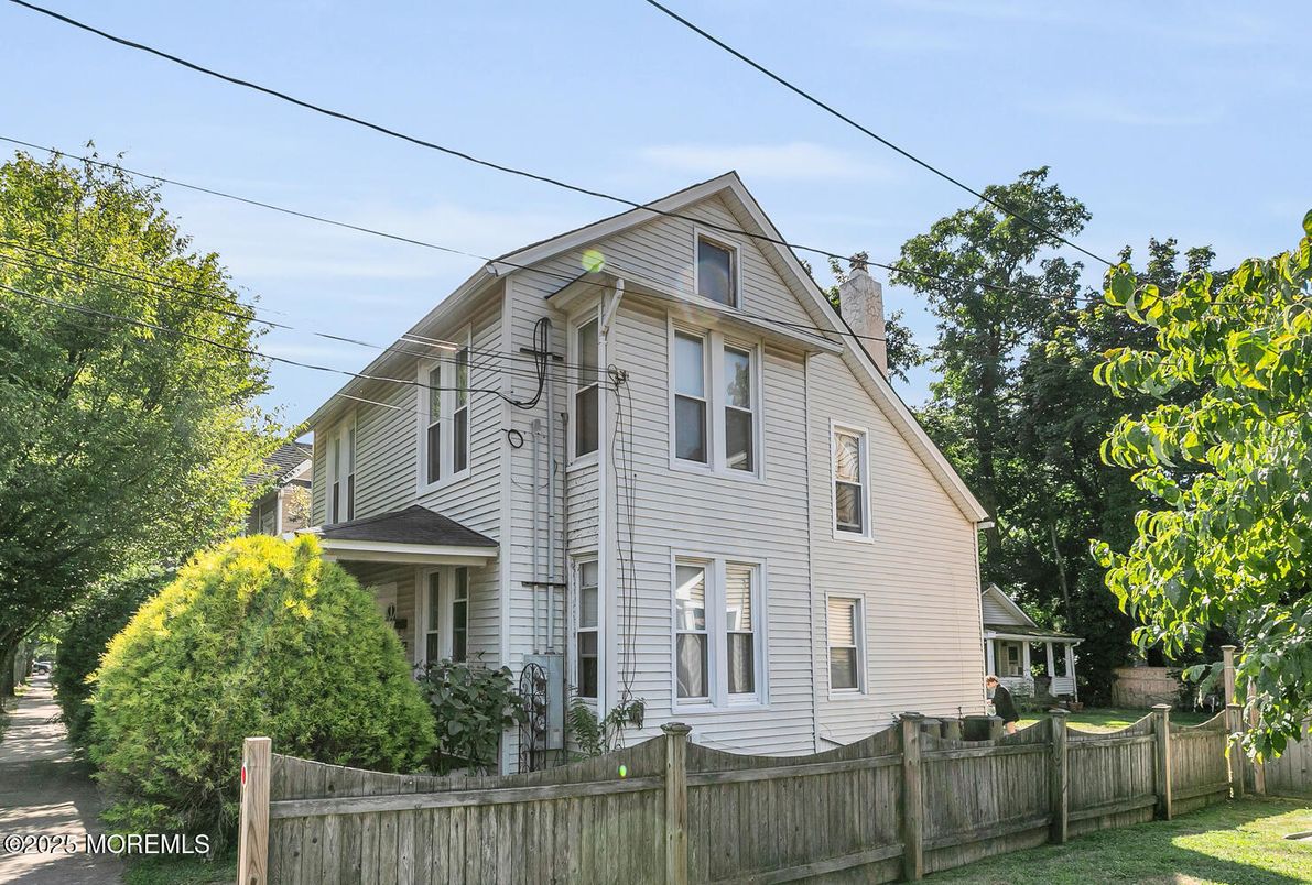 Exterior, Facade, Queen Anne Victorian