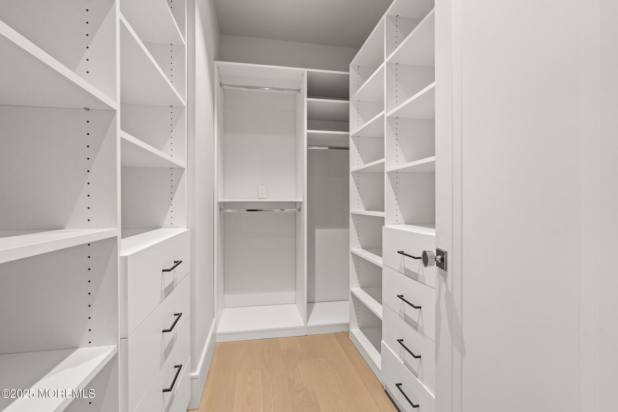 Interior, Walk-in Closets, Wood Texture Flooring