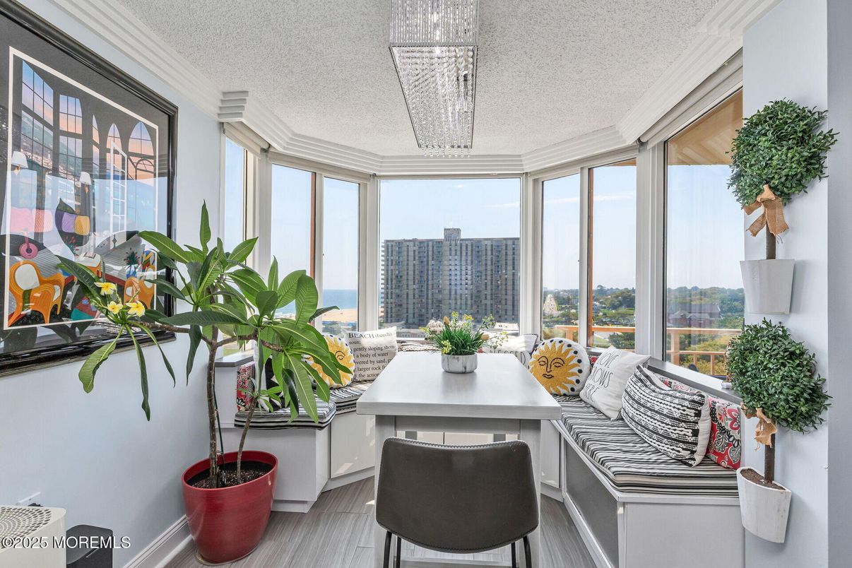Interior, Sun Room, Water