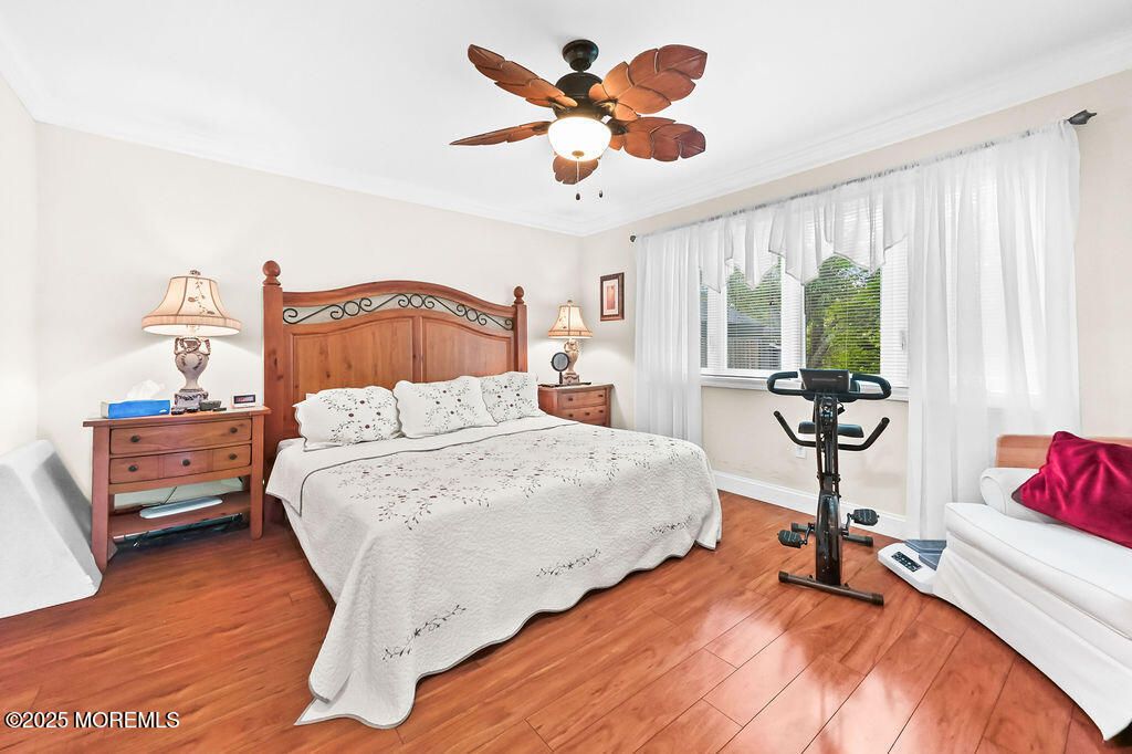 Bedroom, Fitness Equipment, Interior, Wood Texture Flooring
