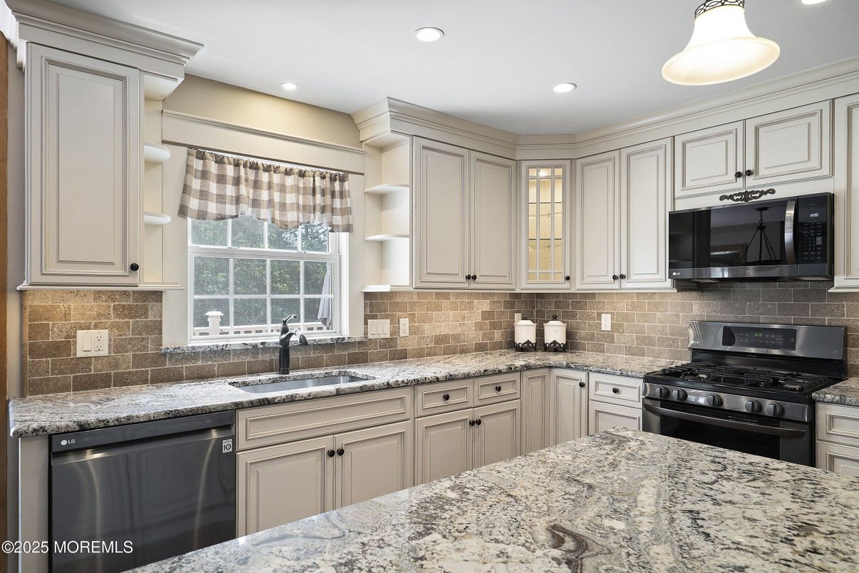 Interior, Kitchen, Pendant Lights, Recessed Lighting, Stainless Steel Appliances